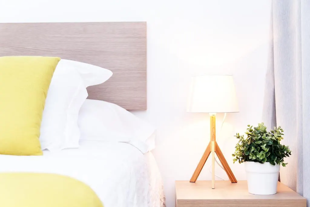 Feelathome Plaza Apartments Barcelona 0*,