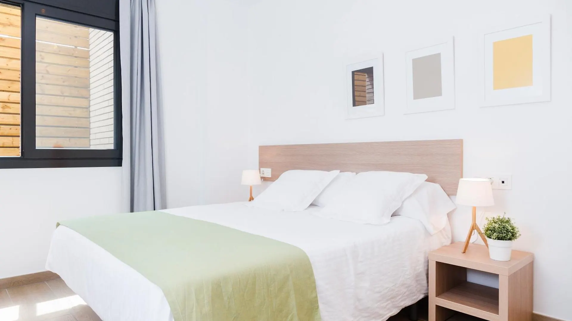Feelathome Plaza Apartments Barcelona