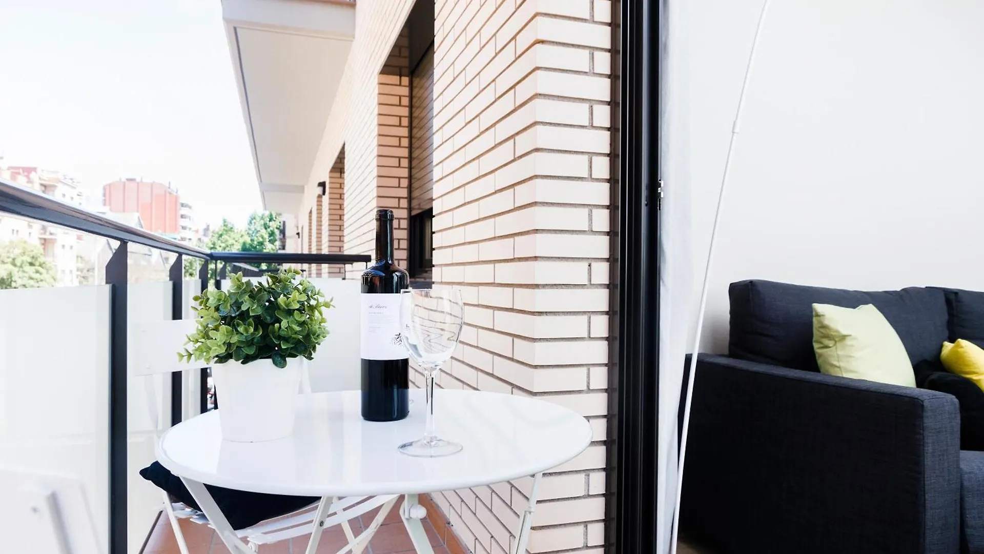 Feelathome Plaza Apartments Barcelona Spain