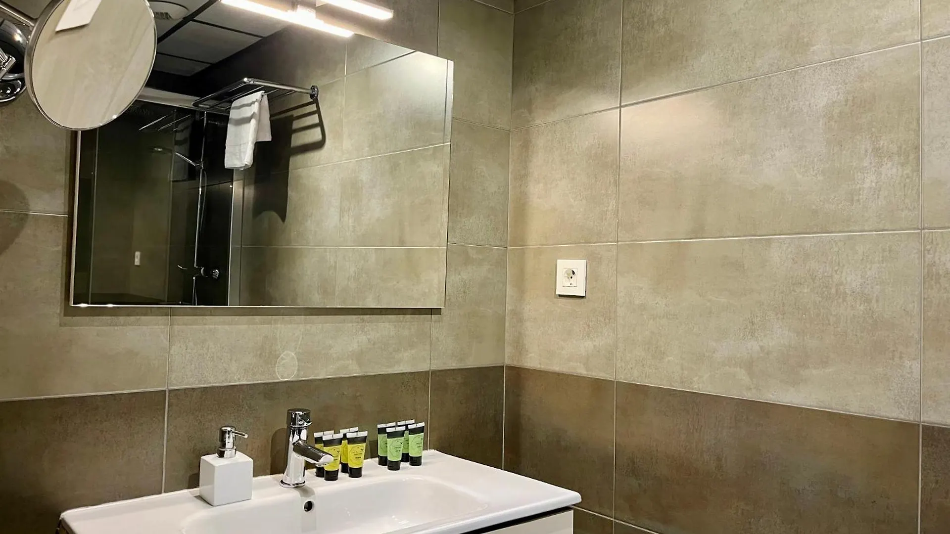 Feelathome Plaza Apartments Barcelona
