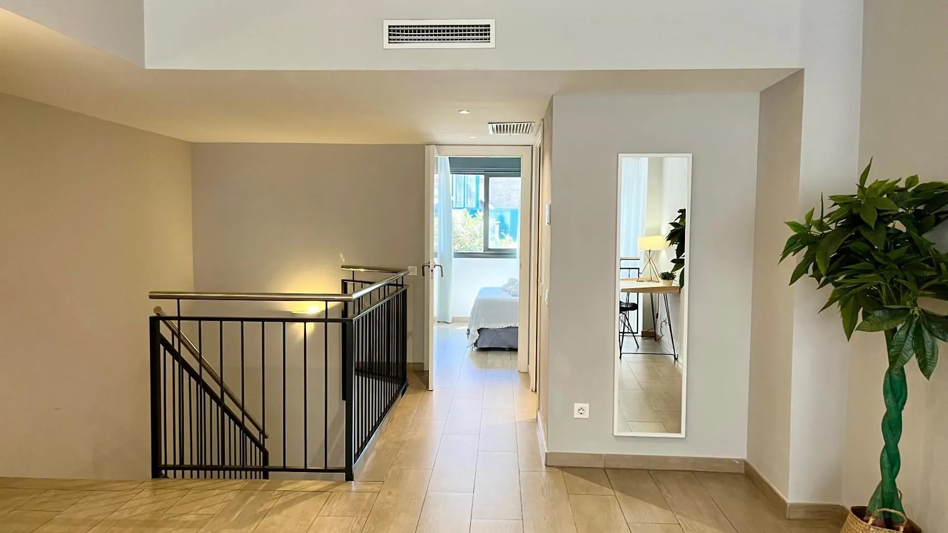Feelathome Plaza Apartments Barcelona