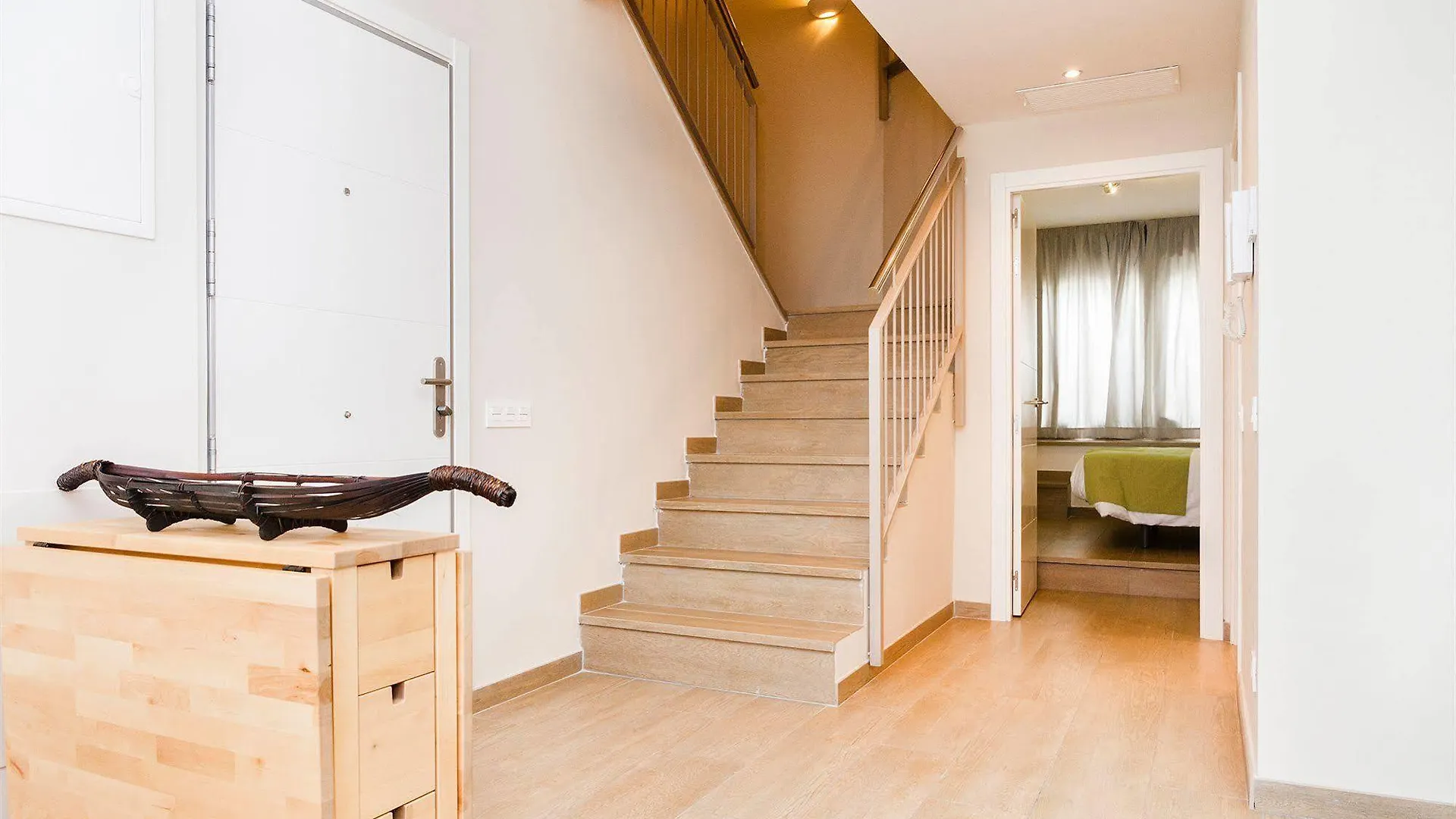 Feelathome Plaza Apartments Barcelona