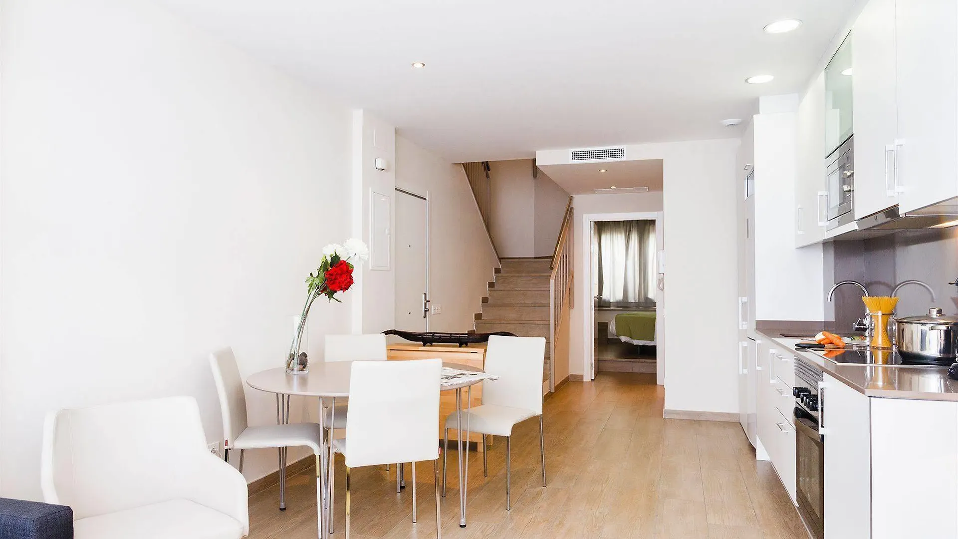 Feelathome Plaza Apartments Barcelona Spain