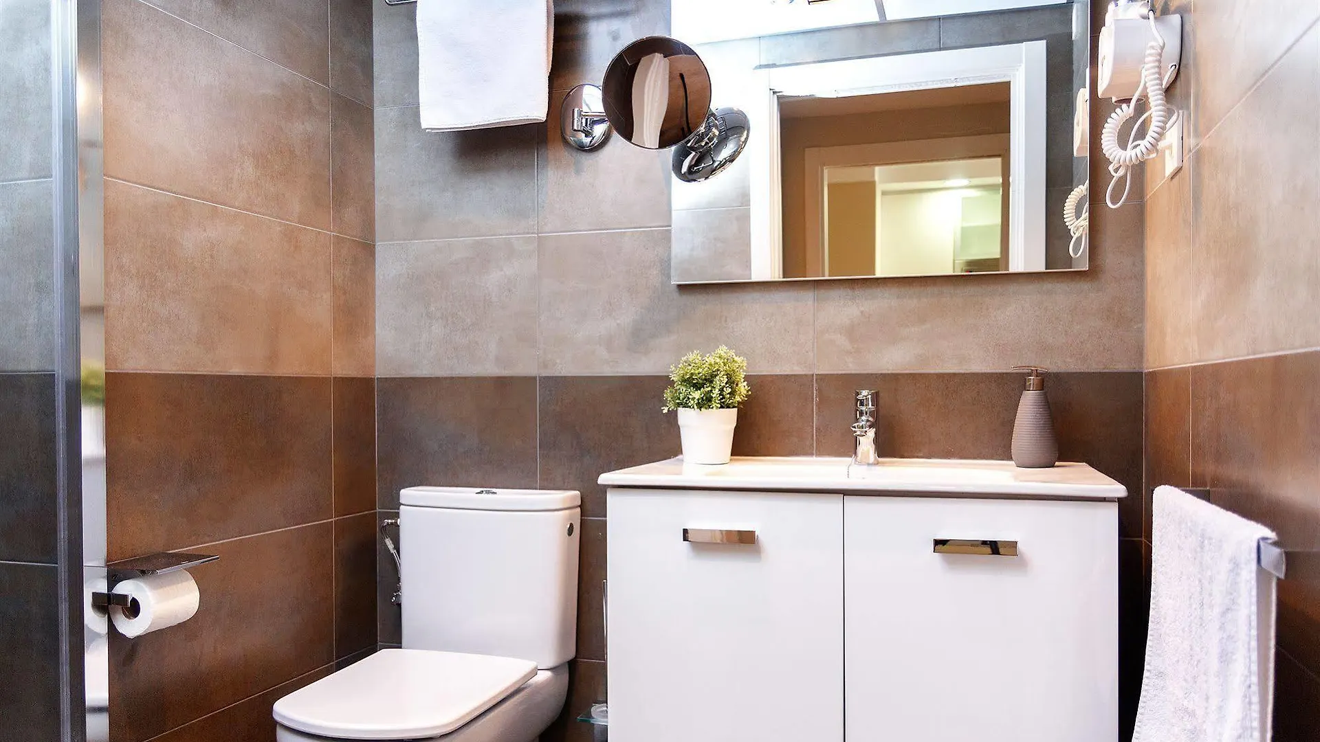 Feelathome Plaza Apartments Barcelona