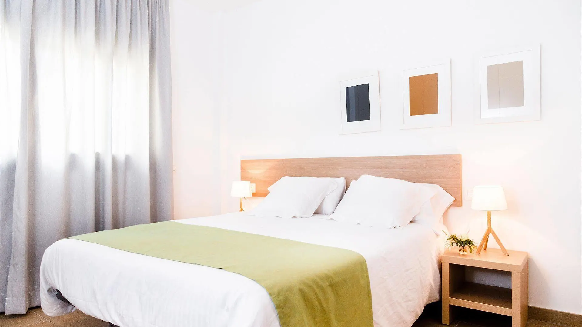 Feelathome Plaza Apartments Barcelona Spain