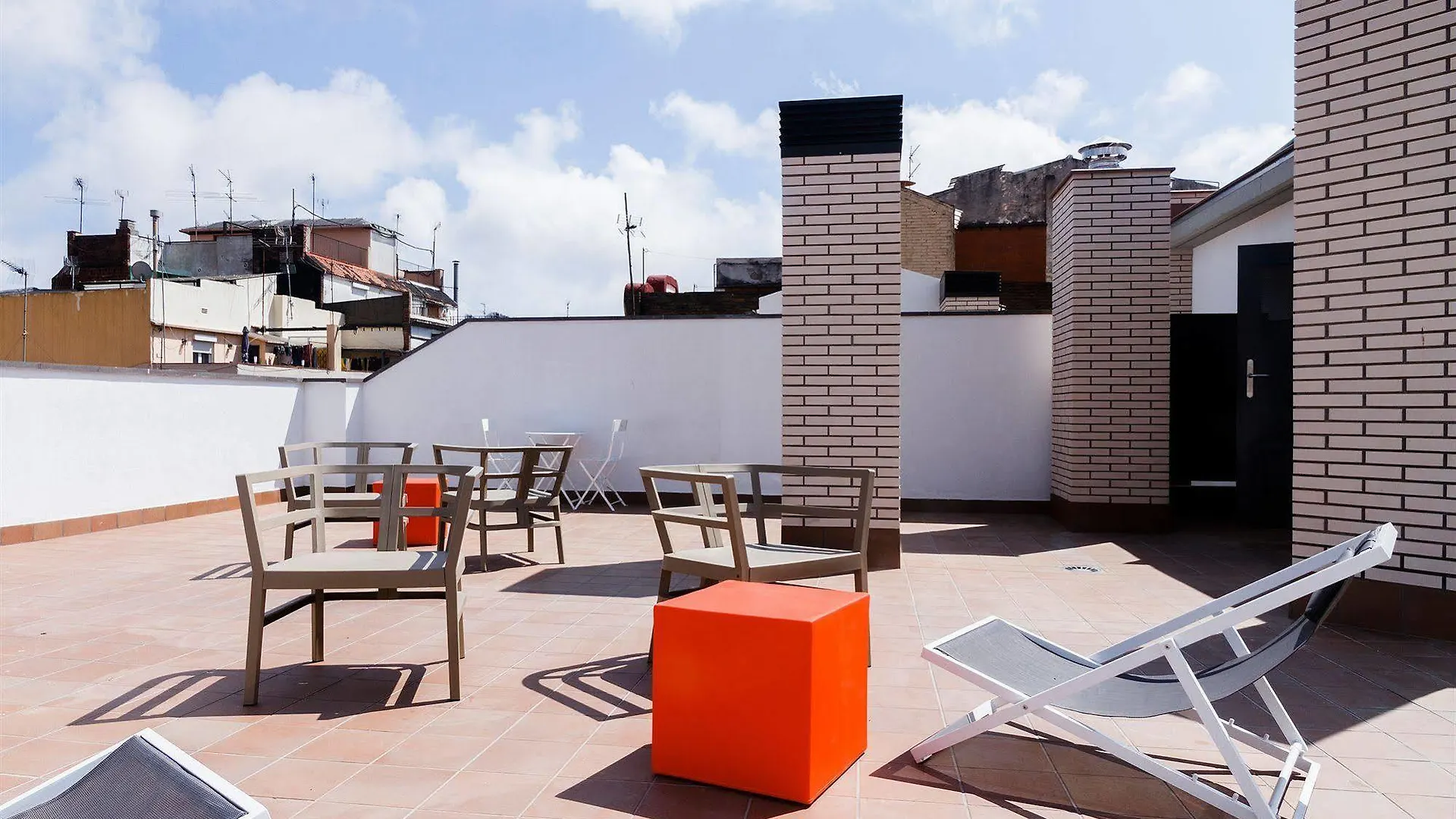 Feelathome Plaza Apartments Barcelona