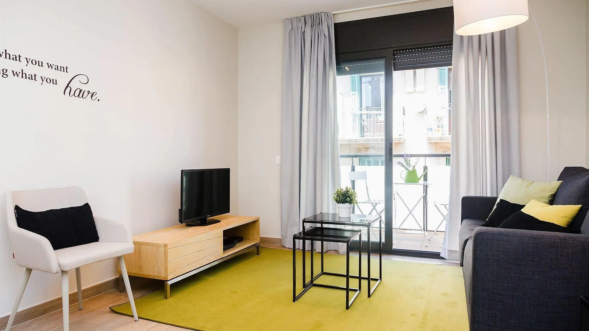 Feelathome Plaza Apartments Barcelona