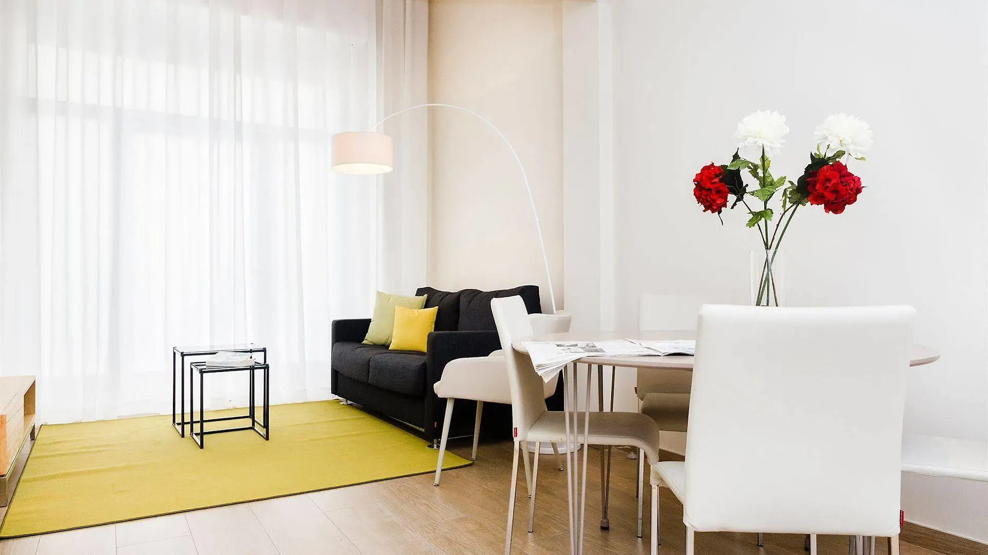 Feelathome Plaza Apartments Barcelona 0*,
